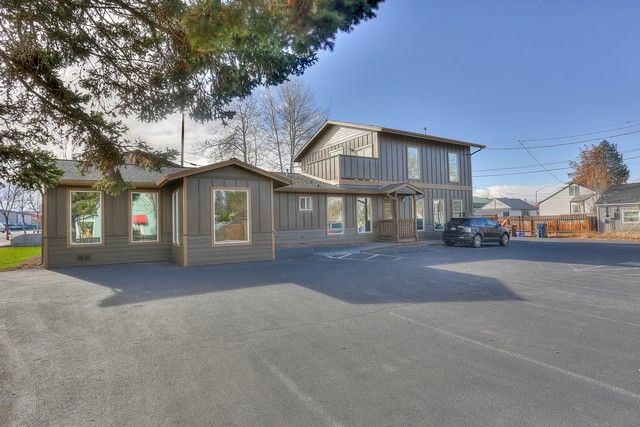 735 SW 9th St, Redmond, OR 97756